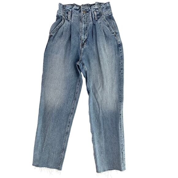 Abercrombie & Fitch A&F Ultra High Rise Paperbag Raw Hem Mom Jeans Size 26/2R - Picture 1 of 16